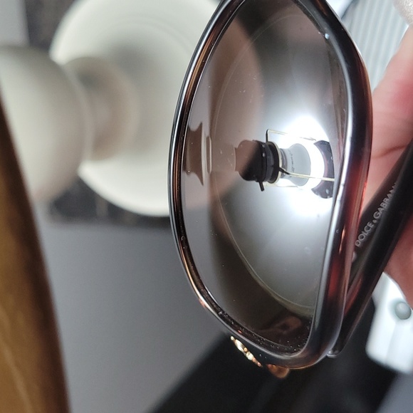 DOLCE AND GABBANA SUNGLASS UNISEX WITH CASE AND CLOTH - Picture 8 of 8